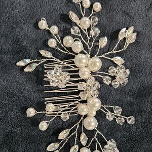Elegant Pearl and Crystal Hair Comb
